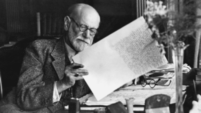 BEDRİYE KORKANKORKMAZ / SİGMUND FREUD’LA SOHBET